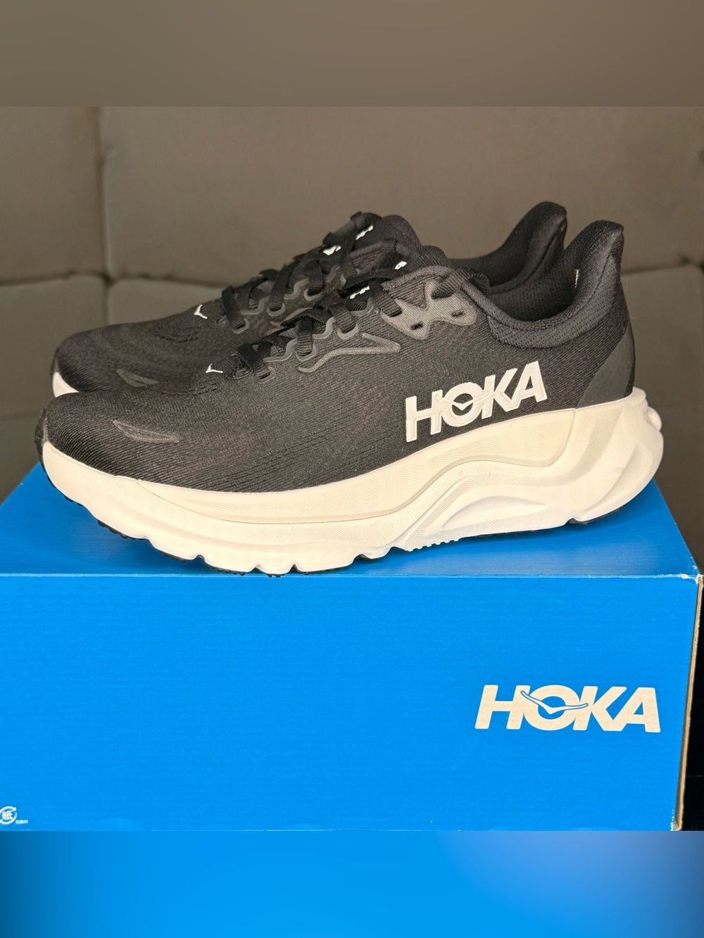HOKA Arahi 8 Black White Women’s Running Shoes US 7B (153)